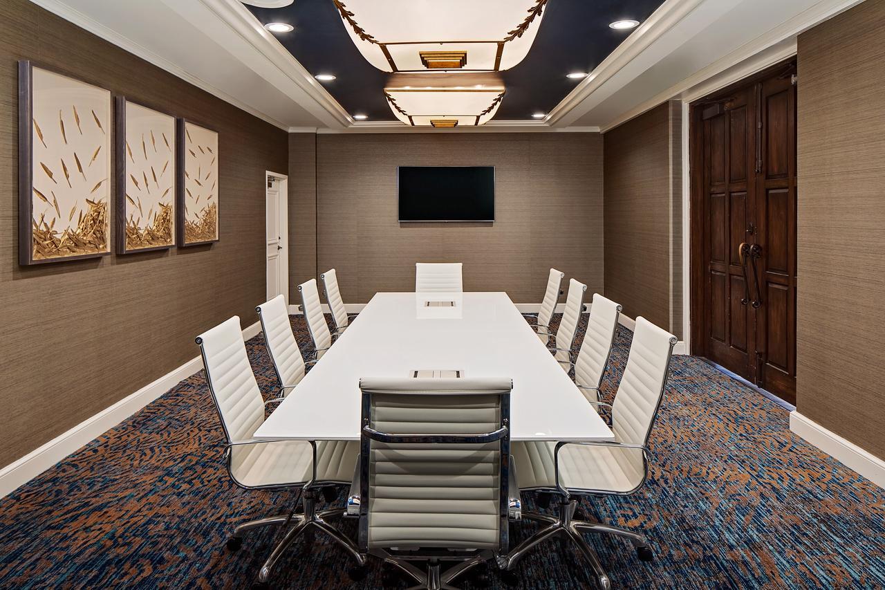 Hotel Marriott Plaza 4*