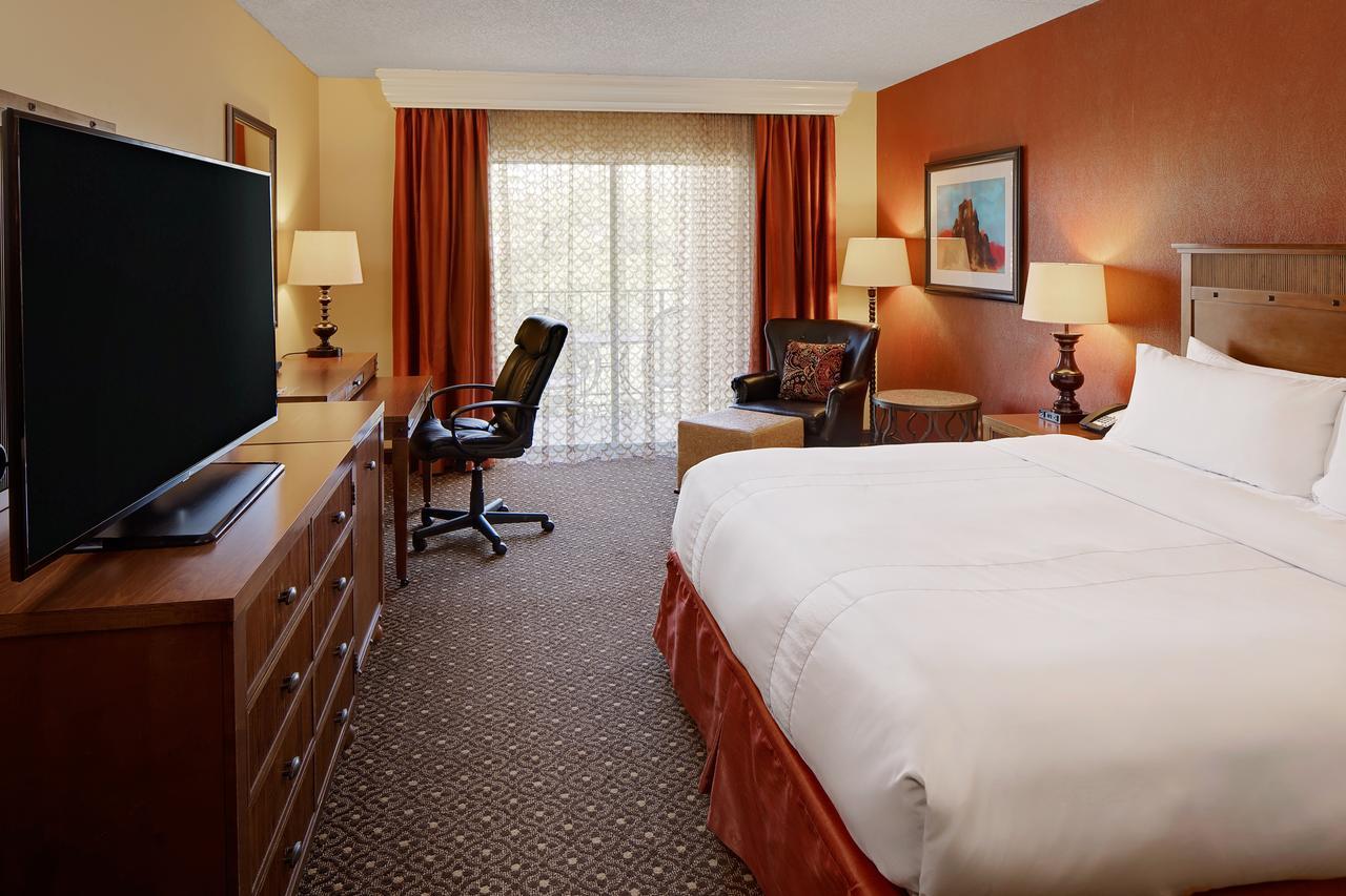 Marriott Plaza 4*