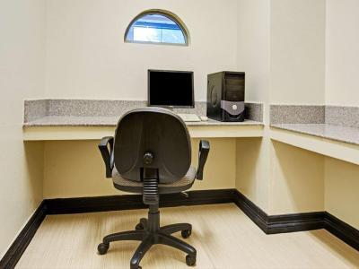 Surestay By Western Airport Hotel San Antonio