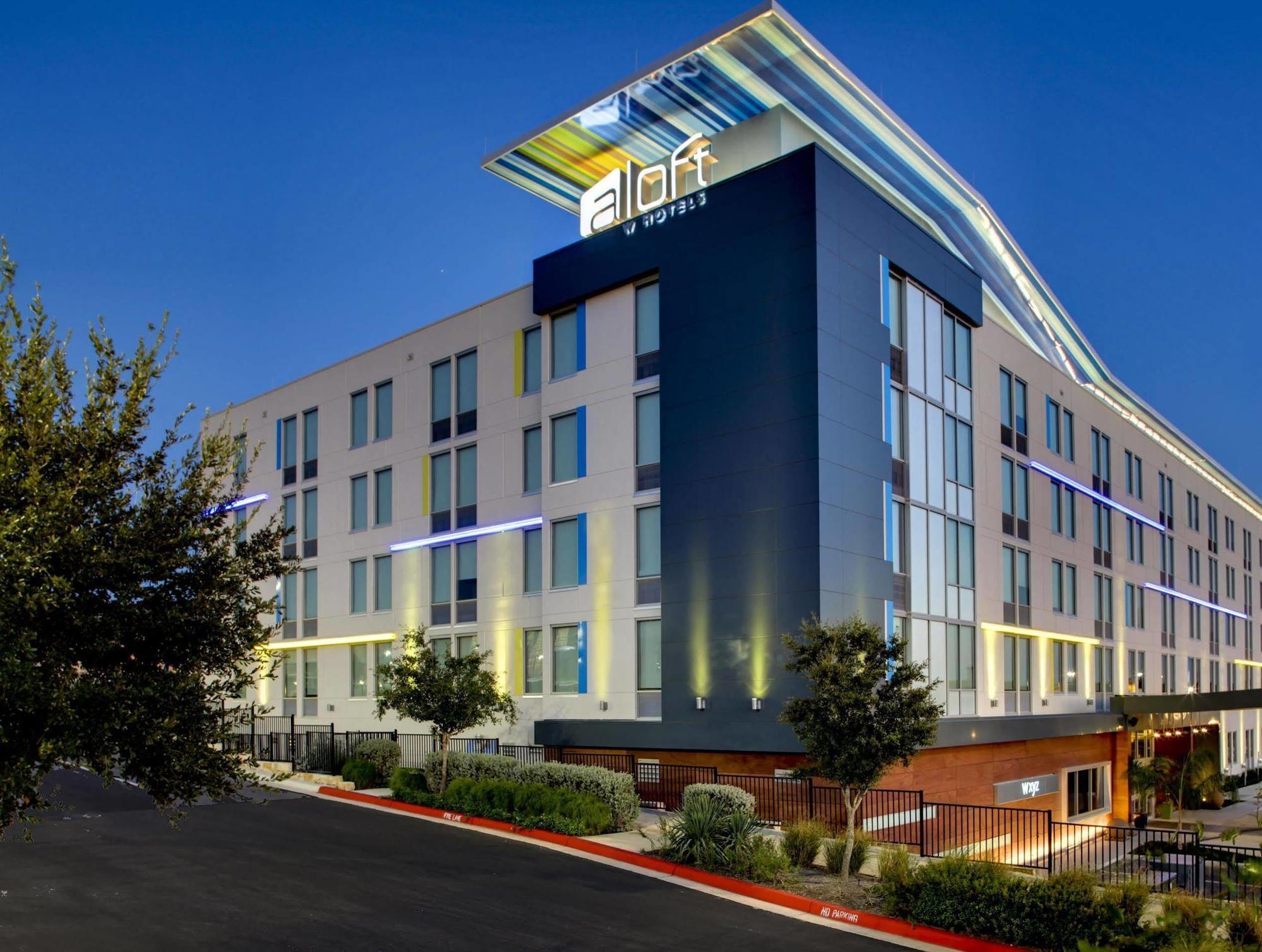 Aloft Airport 3*