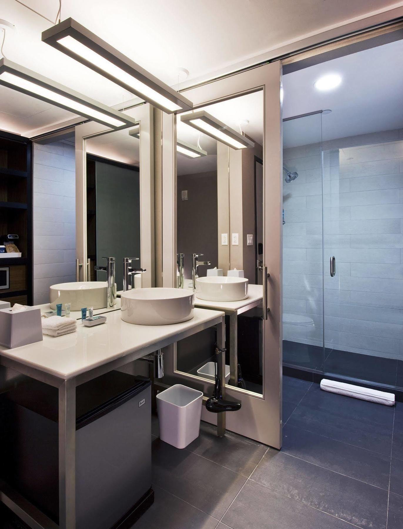 Hotel Aloft Airport 3*