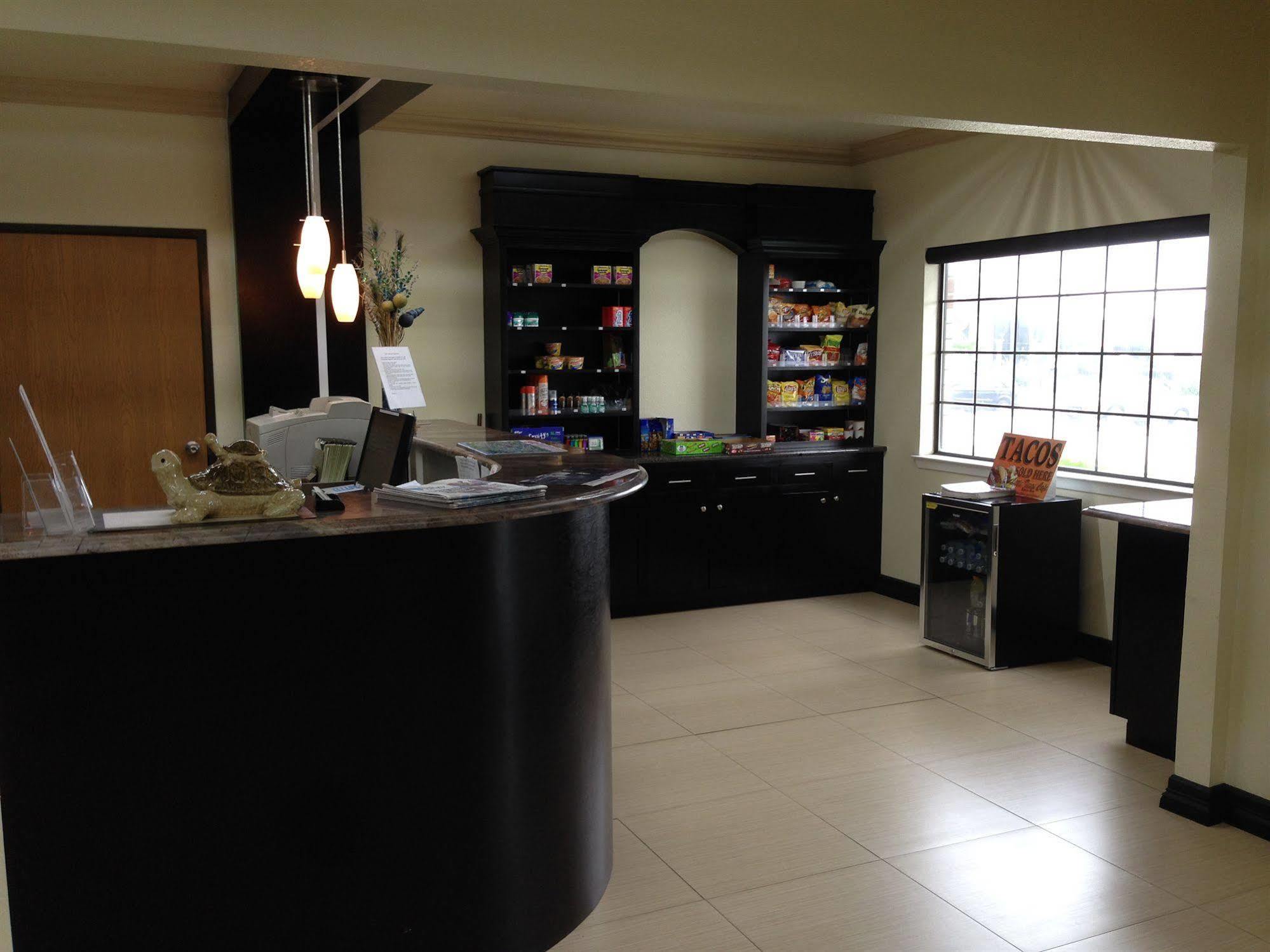 Hotel Surestay By Western Airport 3*