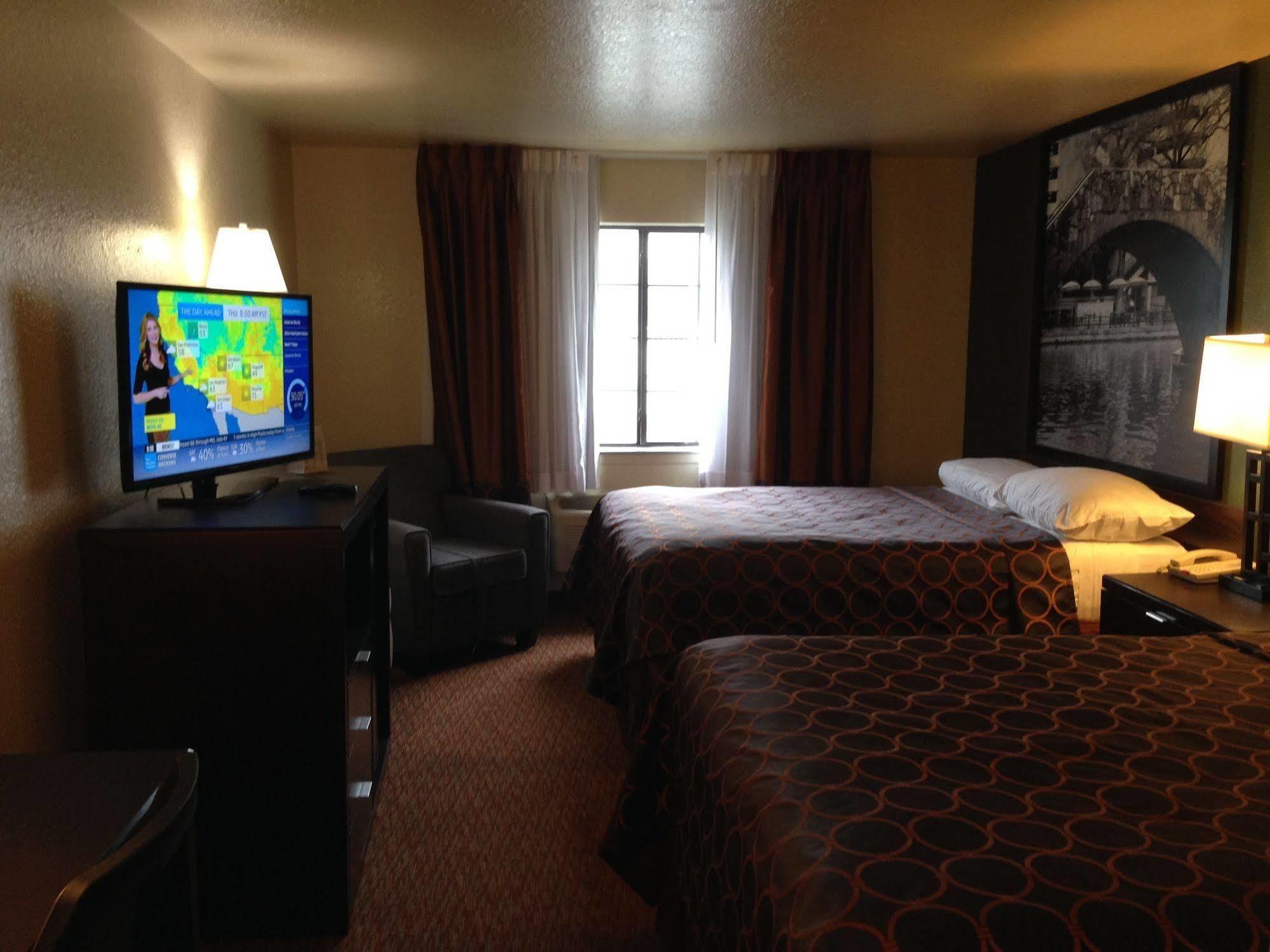 Hotel Surestay By Western Airport