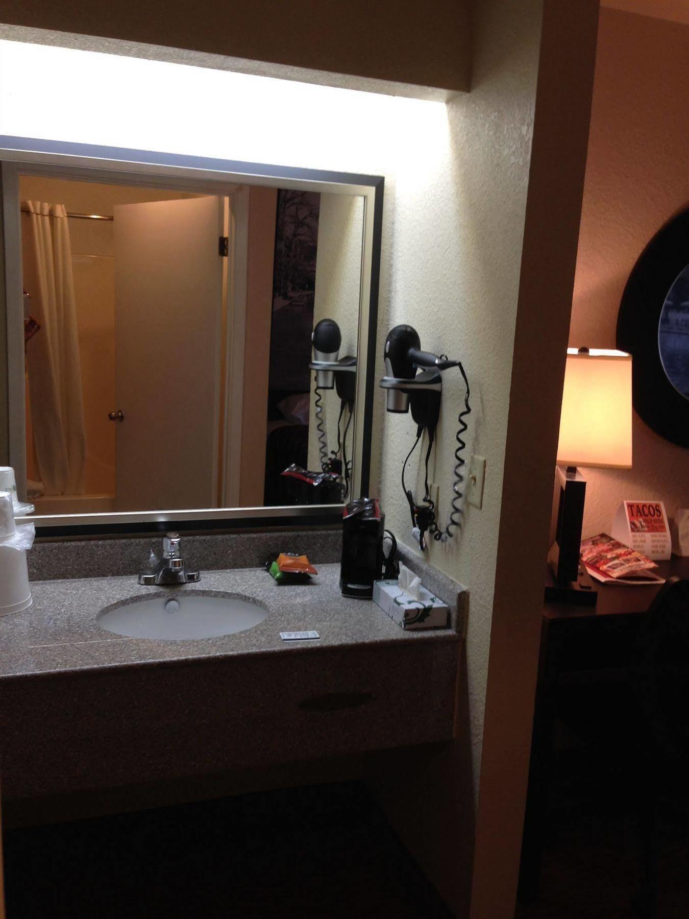 Surestay By Western Airport Hotel San Antonio