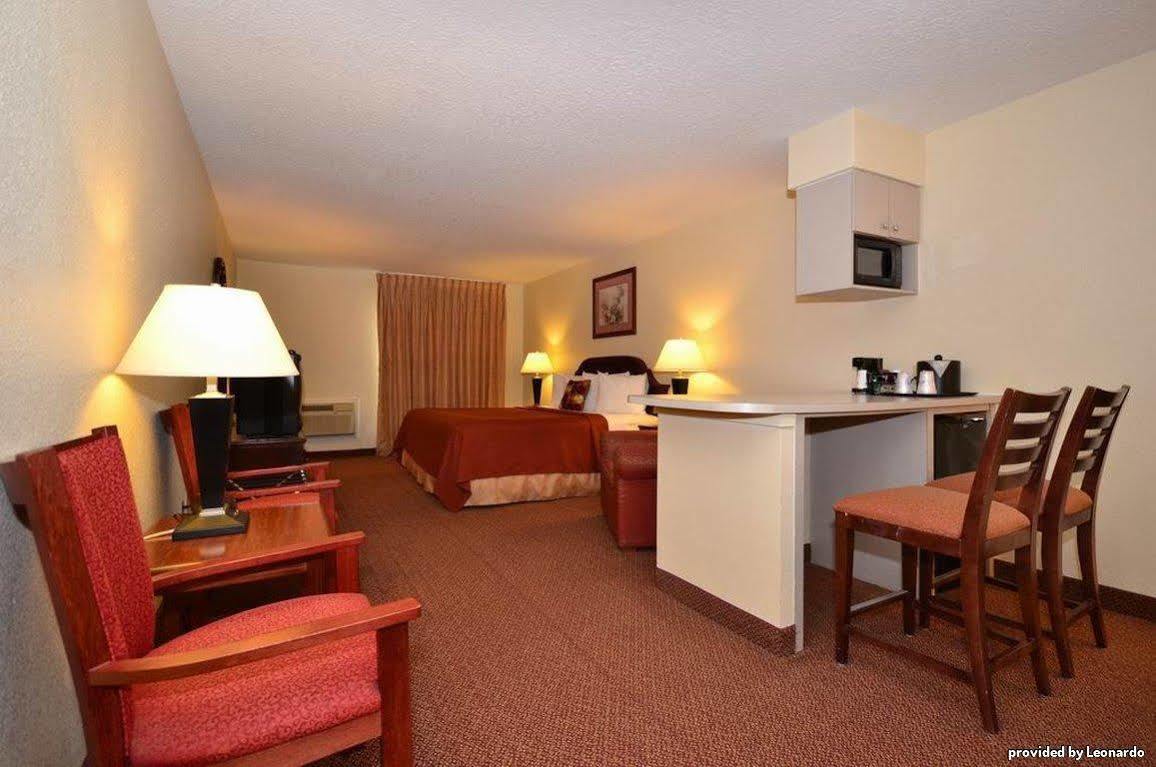 Surestay By Western Fiesta Hotel 3*