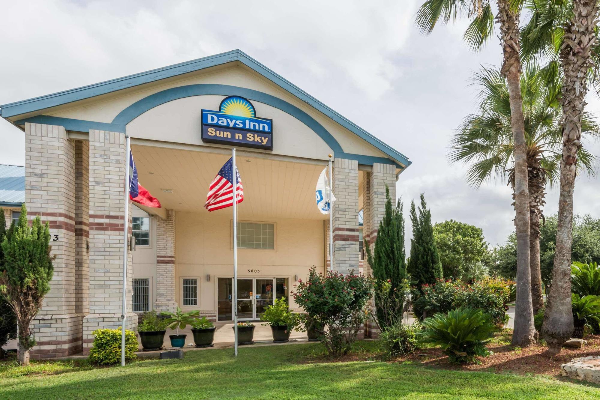 Hotel Days By Wyndham Southeast Frost Bank Center