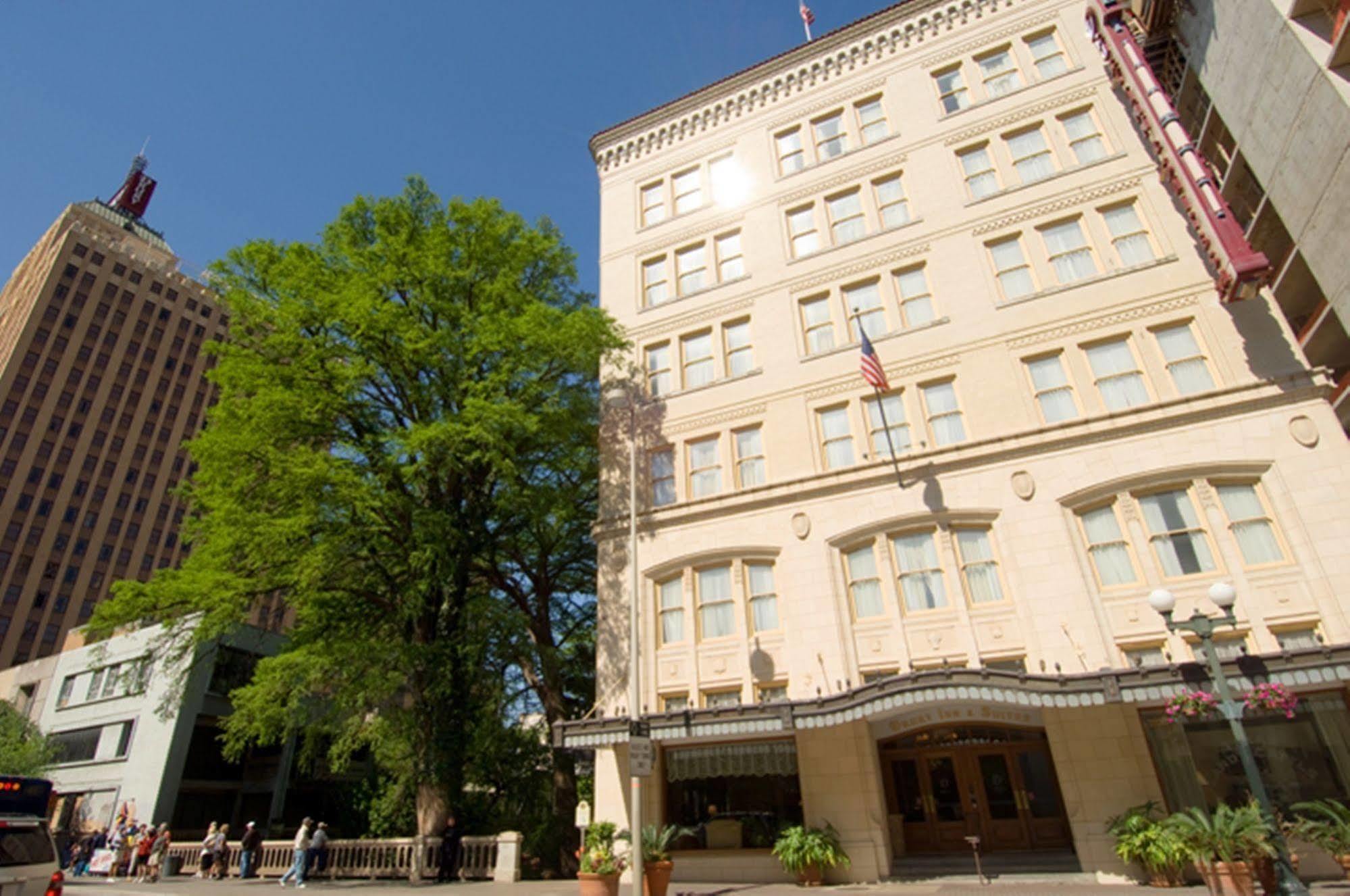 Drury & Riverwalk Hotel