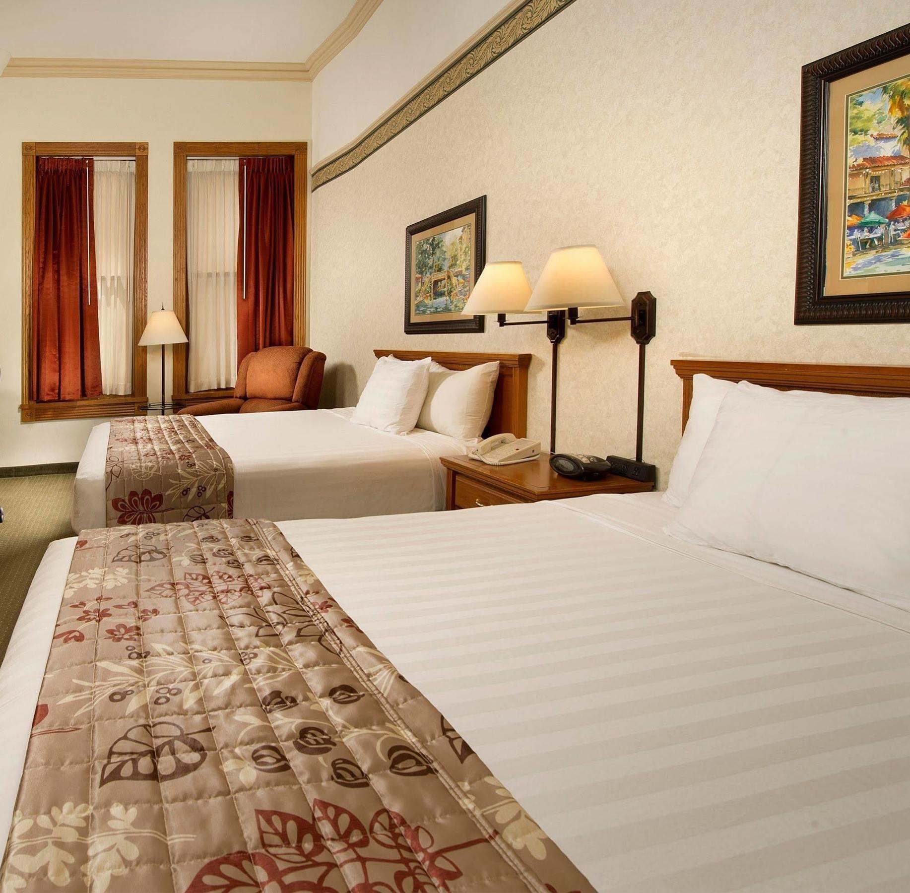 Drury & Riverwalk Hotel 3*