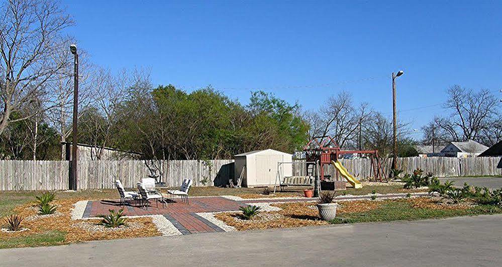 Americas Value Downtown Riverwalk Motel