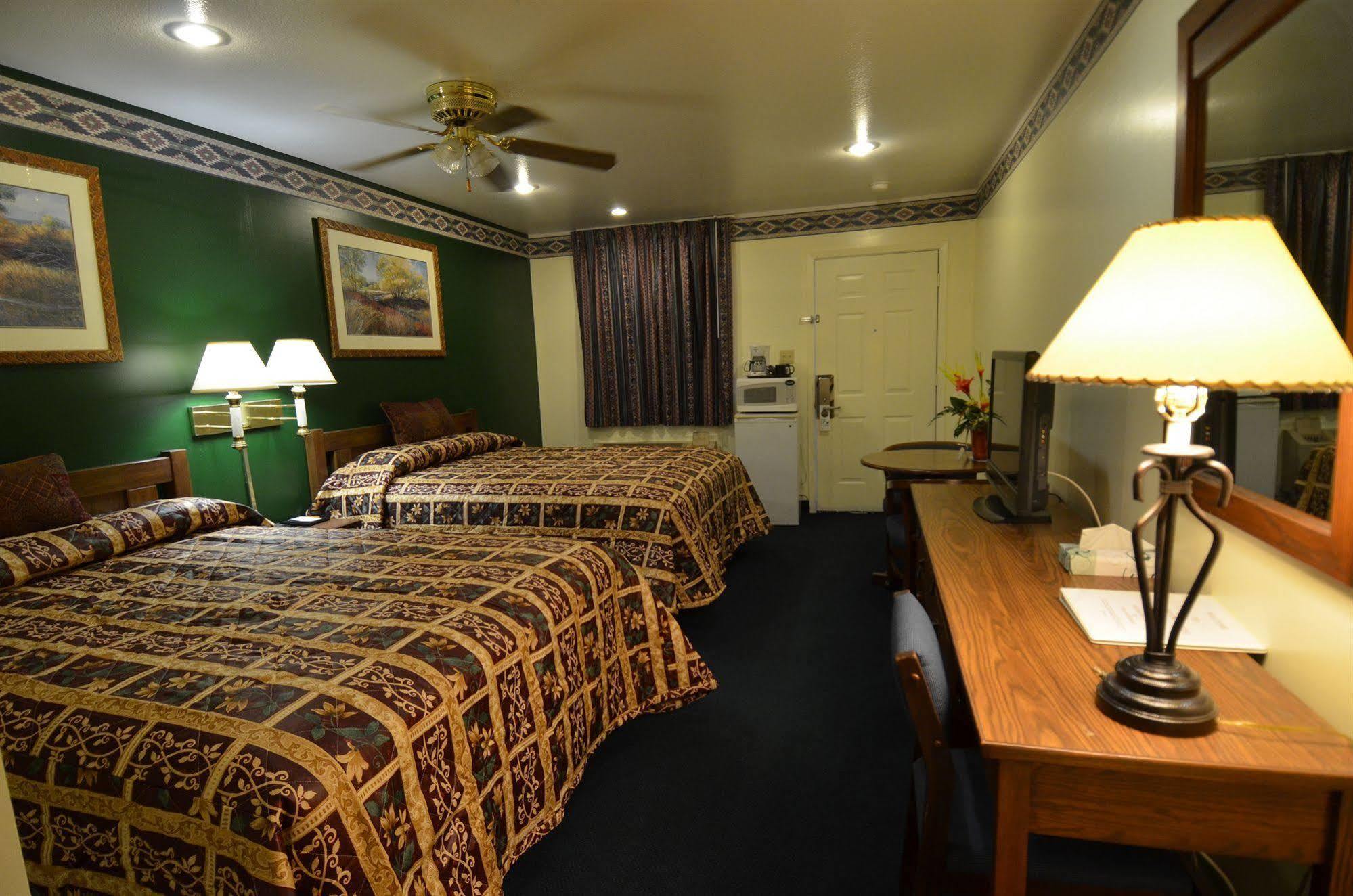 Americas Value Downtown Riverwalk Motel 3*
