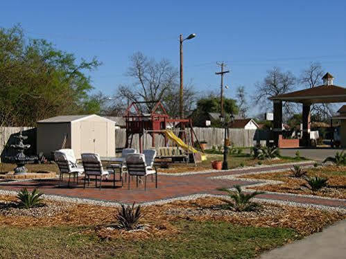 Americas Value Downtown Riverwalk Motel