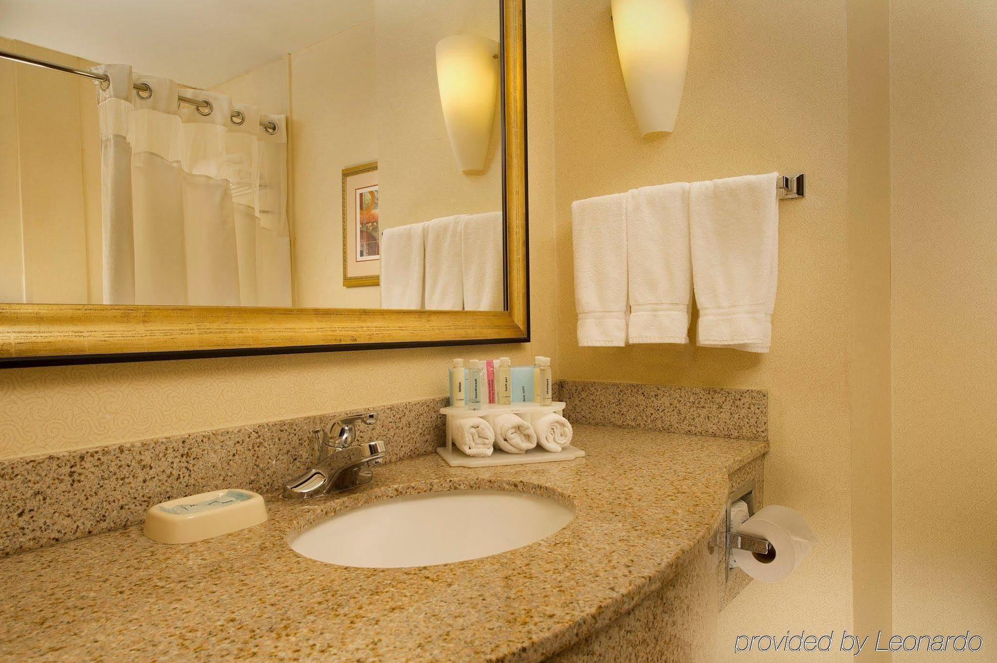 Express & West Sea World Area By Ihg Hotel San Antonio