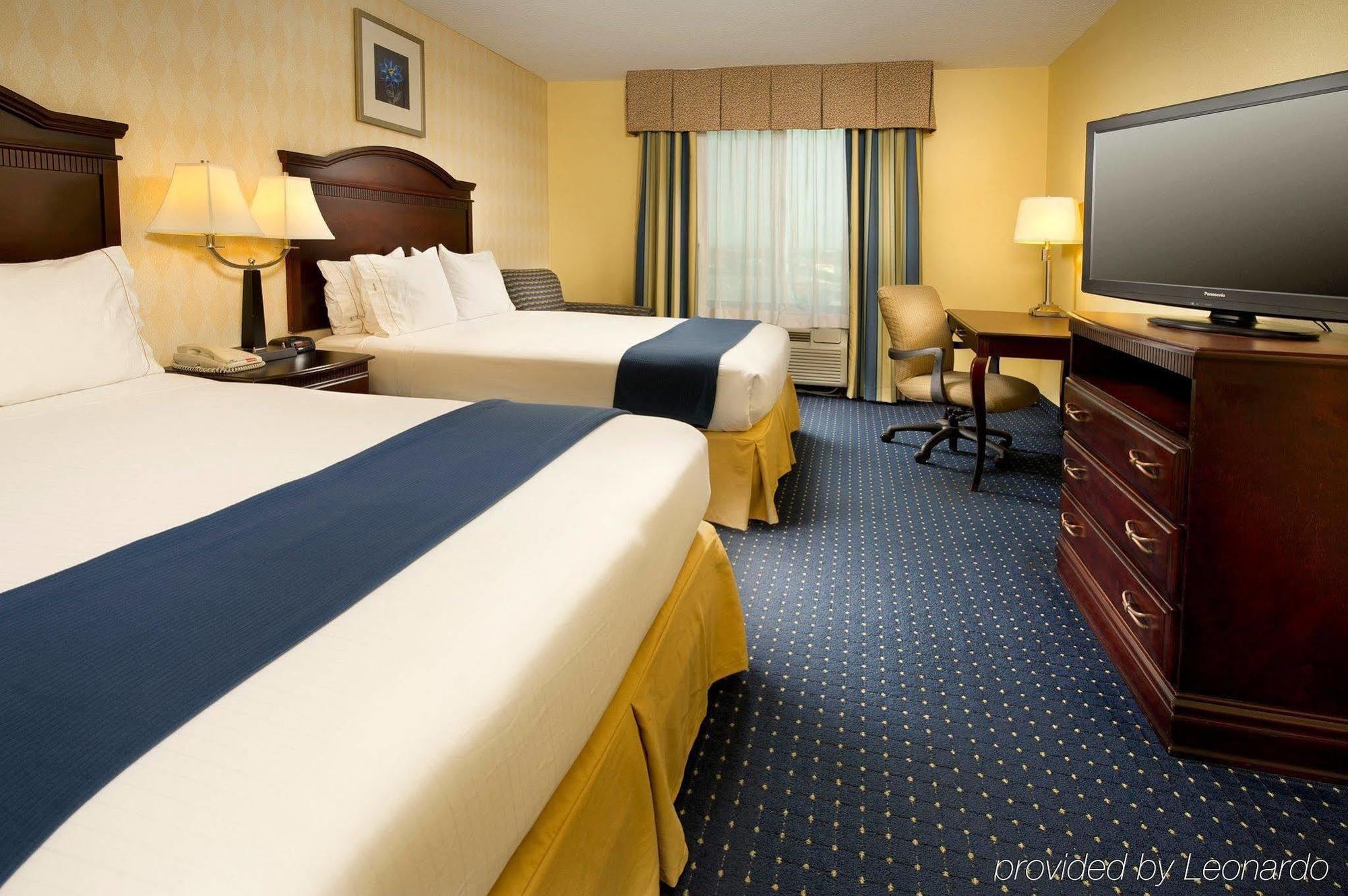Express & West Sea World Area By Ihg 3*