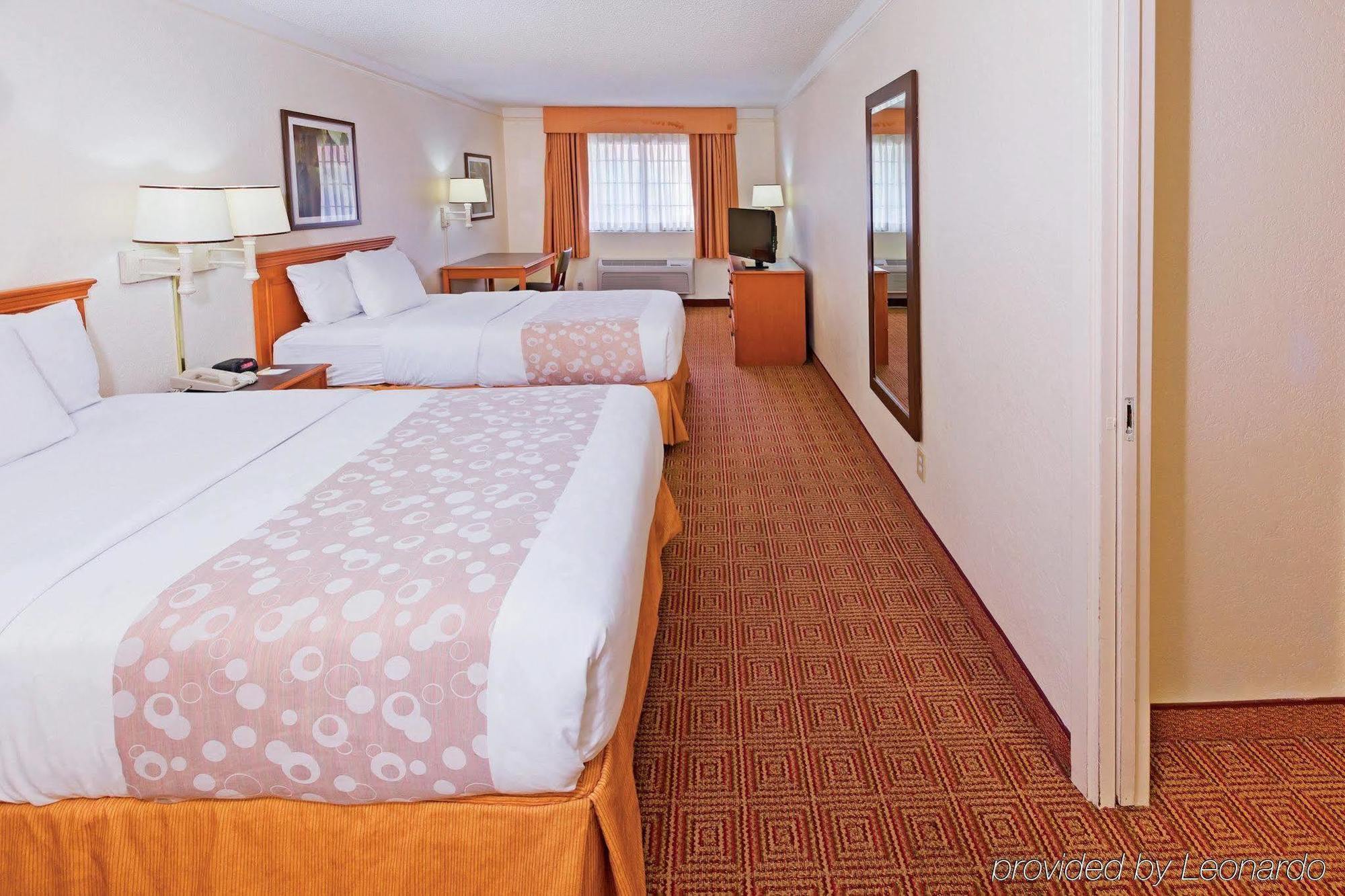 Super 8 By Wyndham Near Seaworld Ingram Park San Antonio