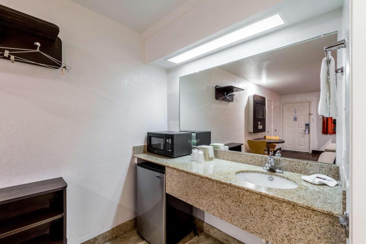 6 San Antonio, Tx - Frost Bank Center Hotel