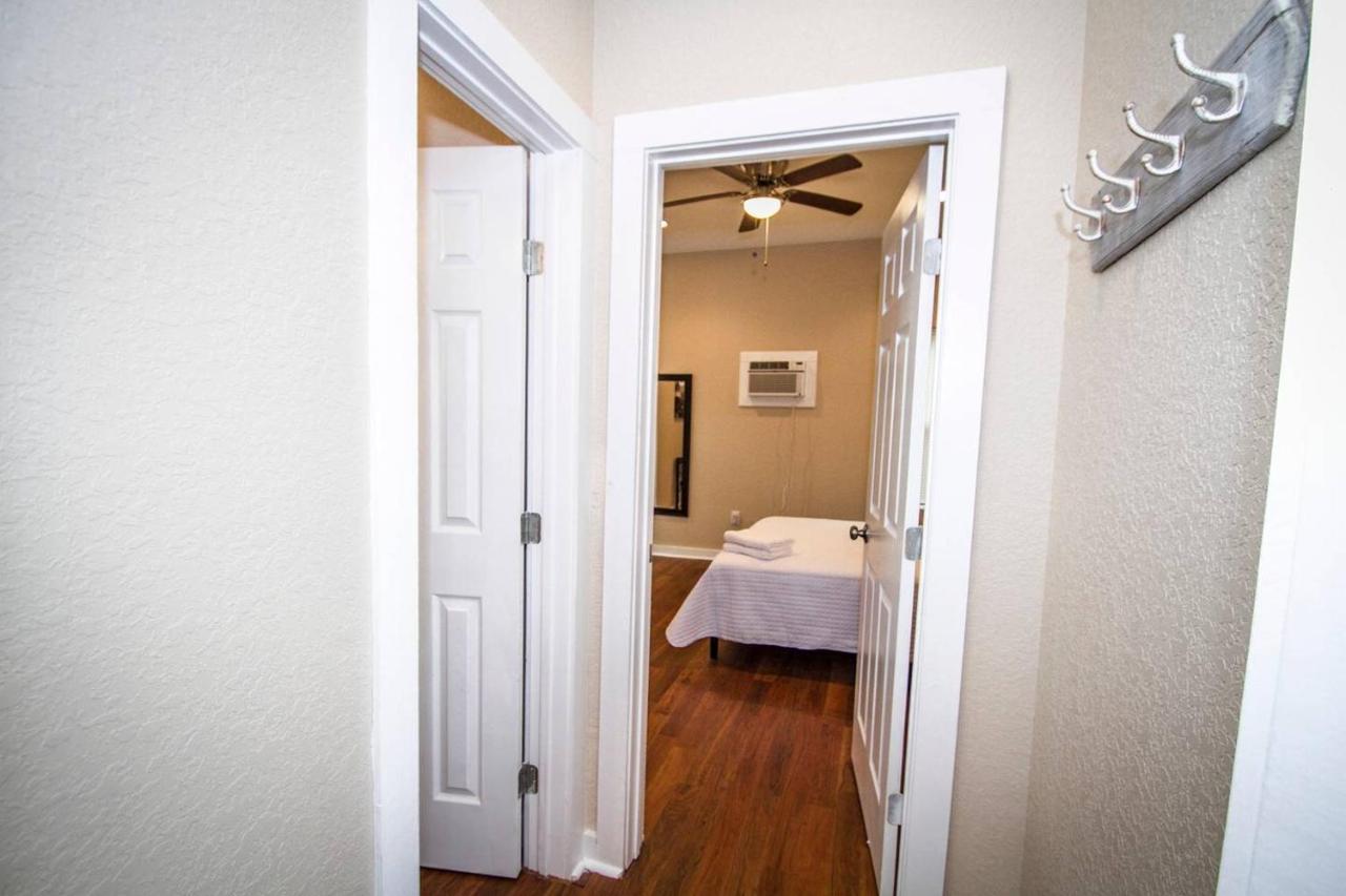 Douglas Way Remodeled House Near Downtown 1ba/1ba San Antonio