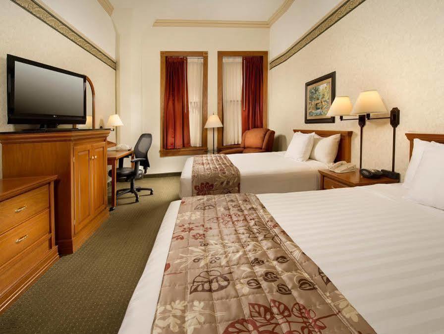 Hotel Drury & Riverwalk San Antonio