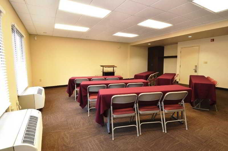 Hotel Red Roof Plus+ Downtown - Riverwalk 3*