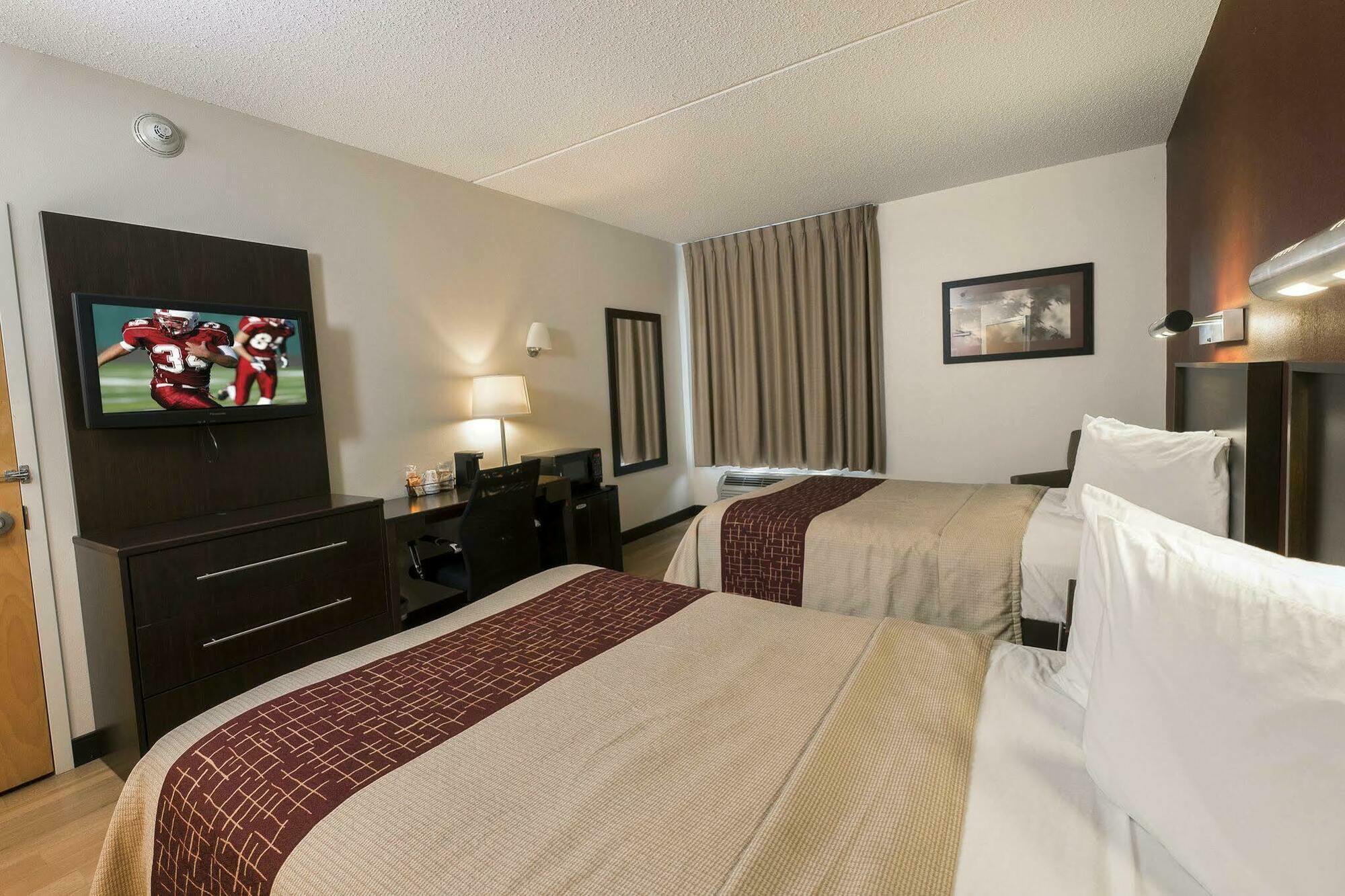 Hotel Red Roof Plus+ Downtown - Riverwalk San Antonio