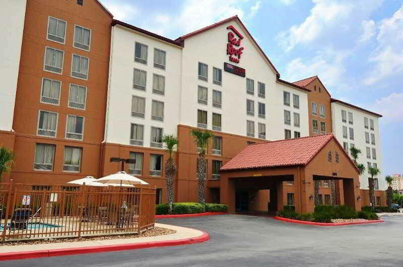 Red Roof Plus+ Downtown - Riverwalk Hotel 3*