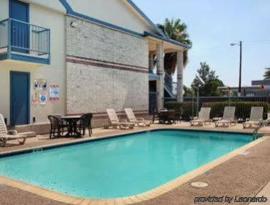 Hotel Days By Wyndham Southeast Frost Bank Center