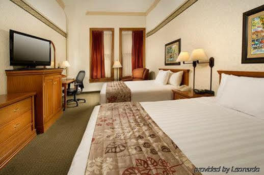 Drury & Riverwalk 3*