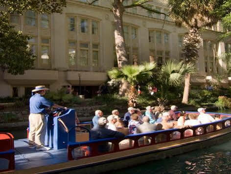 Hotel Drury & Riverwalk San Antonio