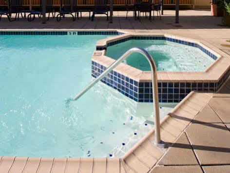 Drury & Riverwalk Hotel