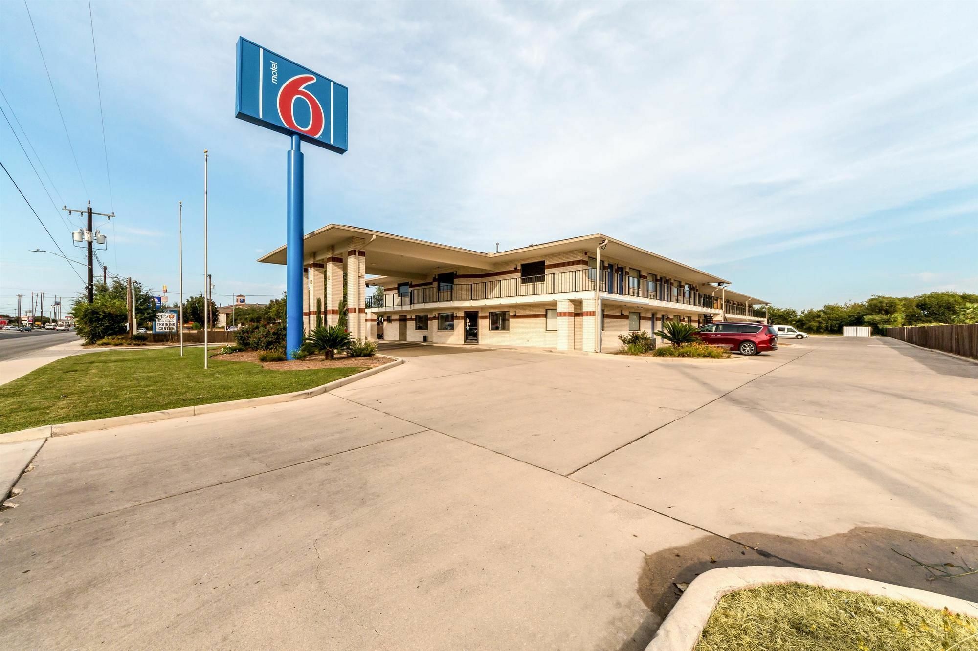 6-san Antonio, Tx - South Ww White Rd 2* San Antonio