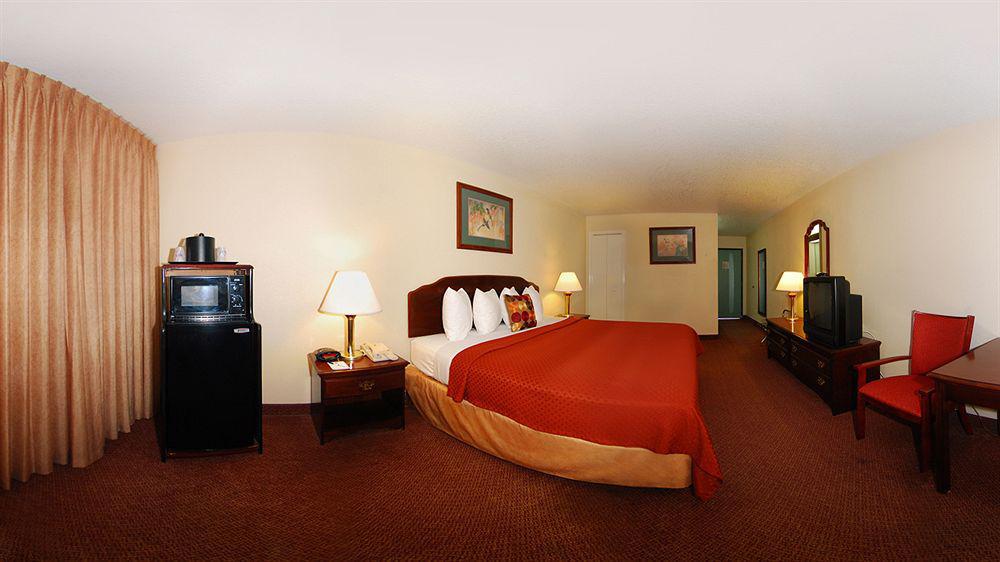 Surestay By Western Fiesta Hotel 3*