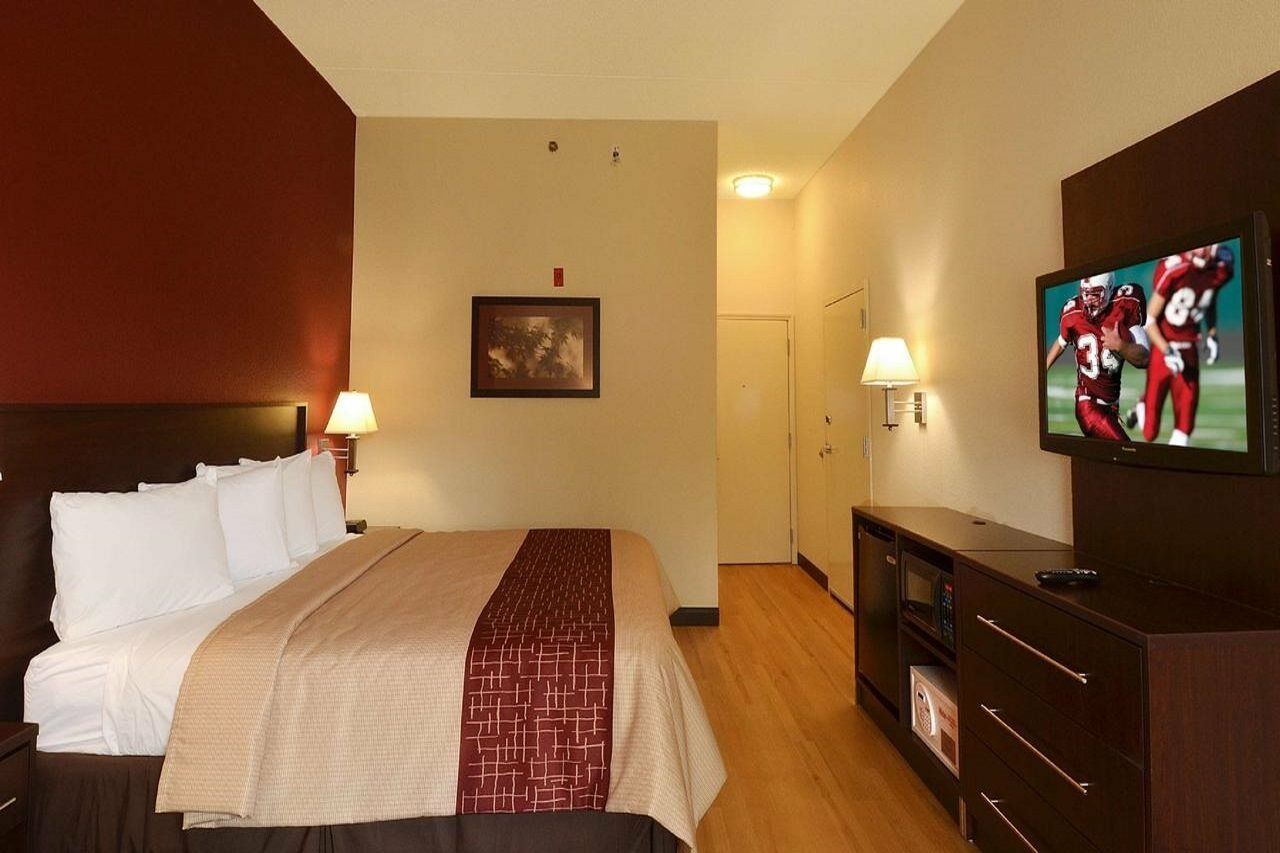 Red Roof Plus+ Downtown - Riverwalk 3*