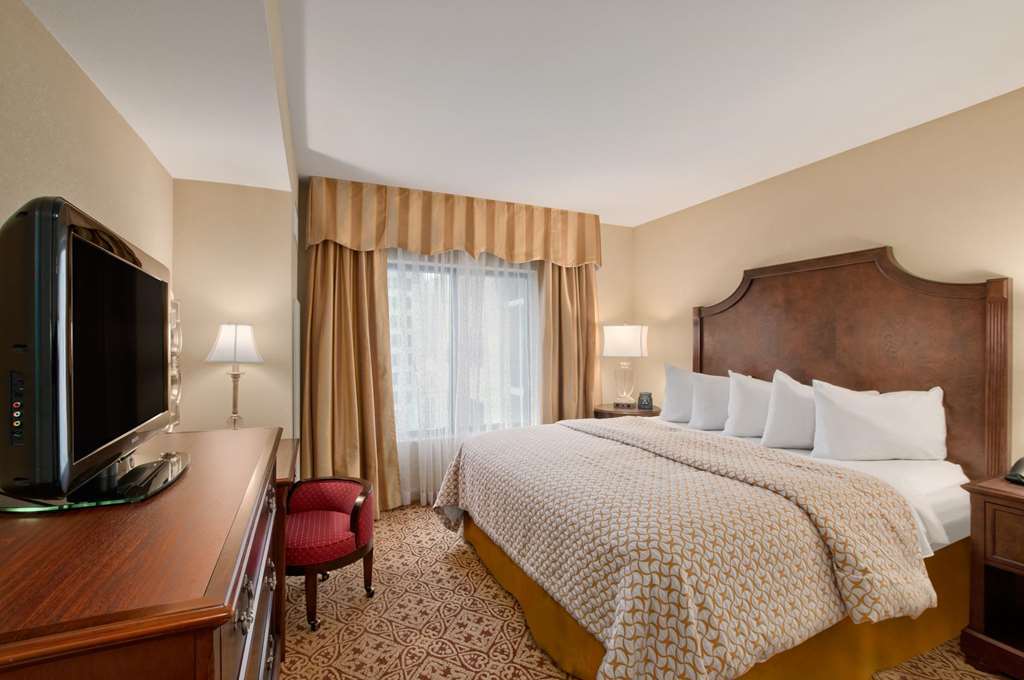 Embassy Riverwalk-downtown 4*