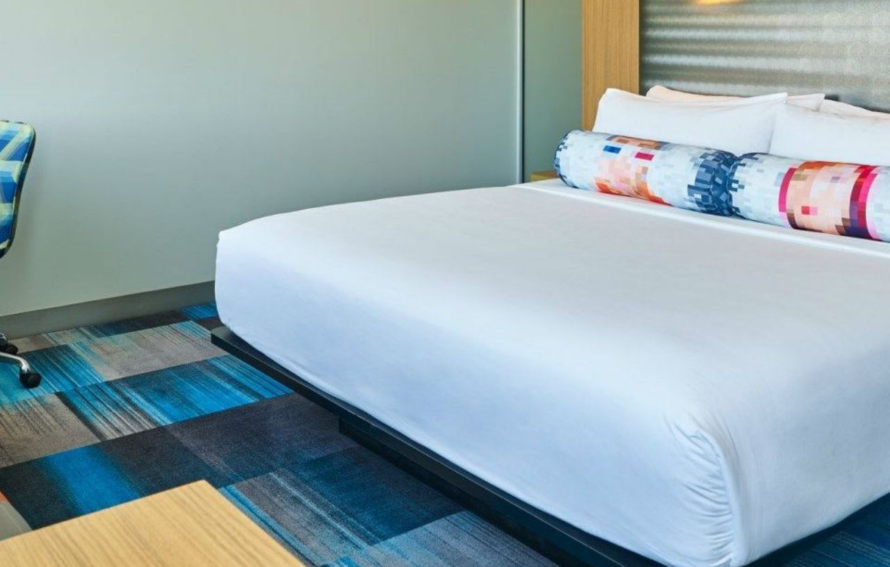 Aloft Airport 3*