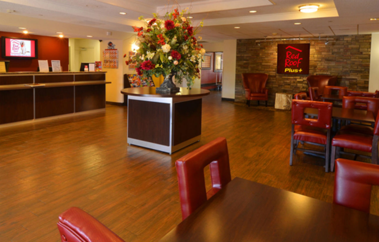 Red Roof Plus+ Downtown - Riverwalk Hotel San Antonio