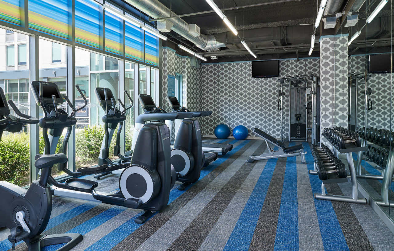 Aloft Airport Hotel 3*