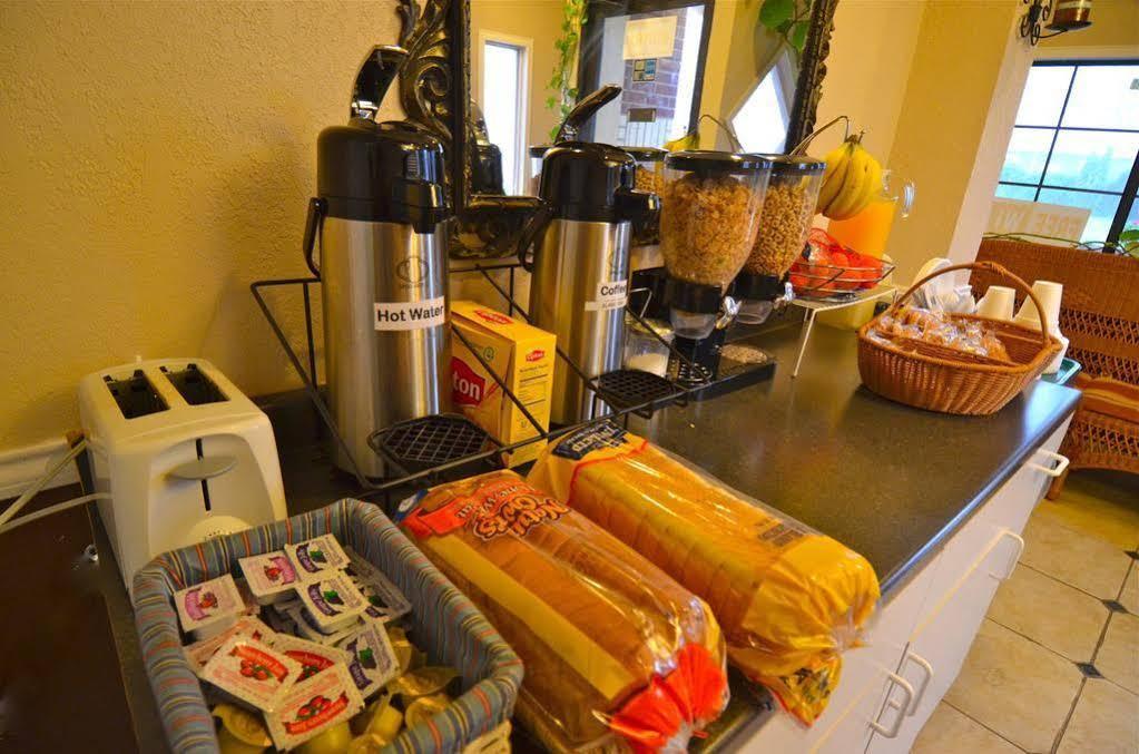 Americas Value Downtown Riverwalk Motel 3*