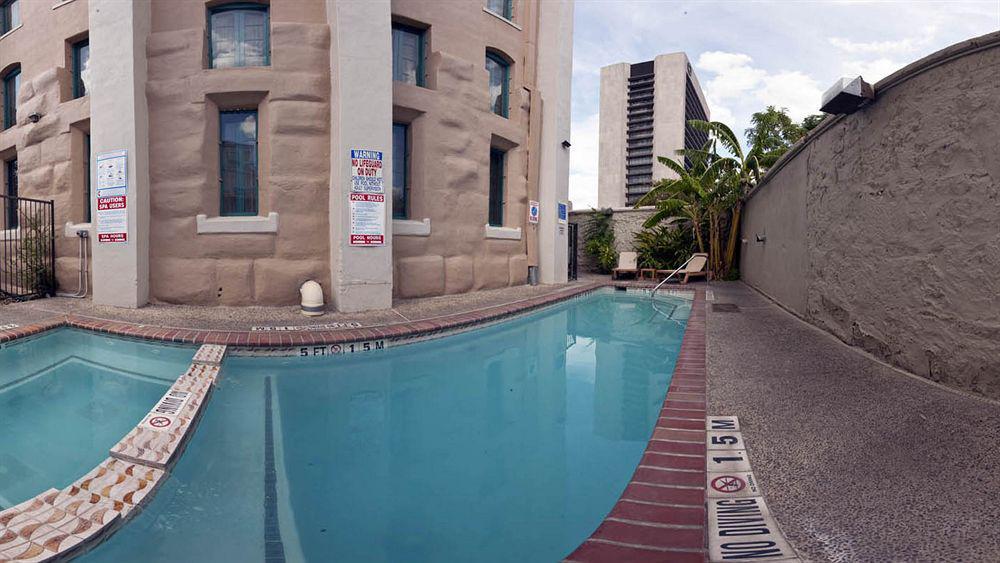 Express North Riverwalk Area By Ihg 3*